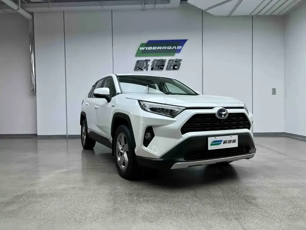 Toyota RAV4 — фото 2