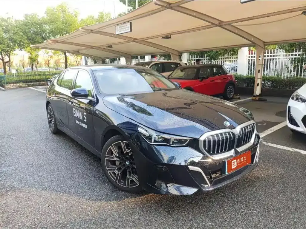 BMW 5 Series — фото 1