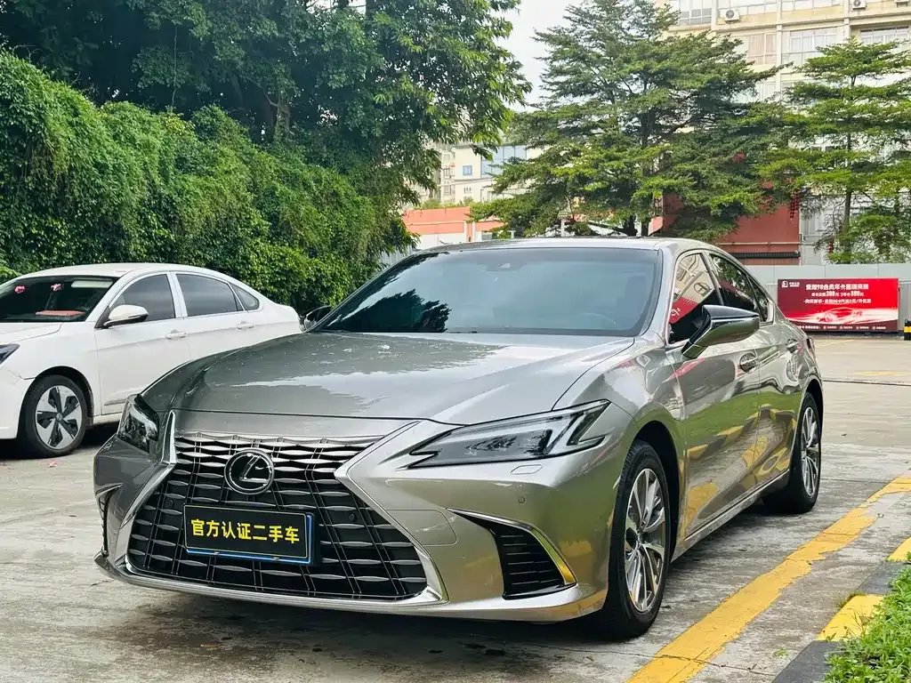 Lexus ES — фото 1
