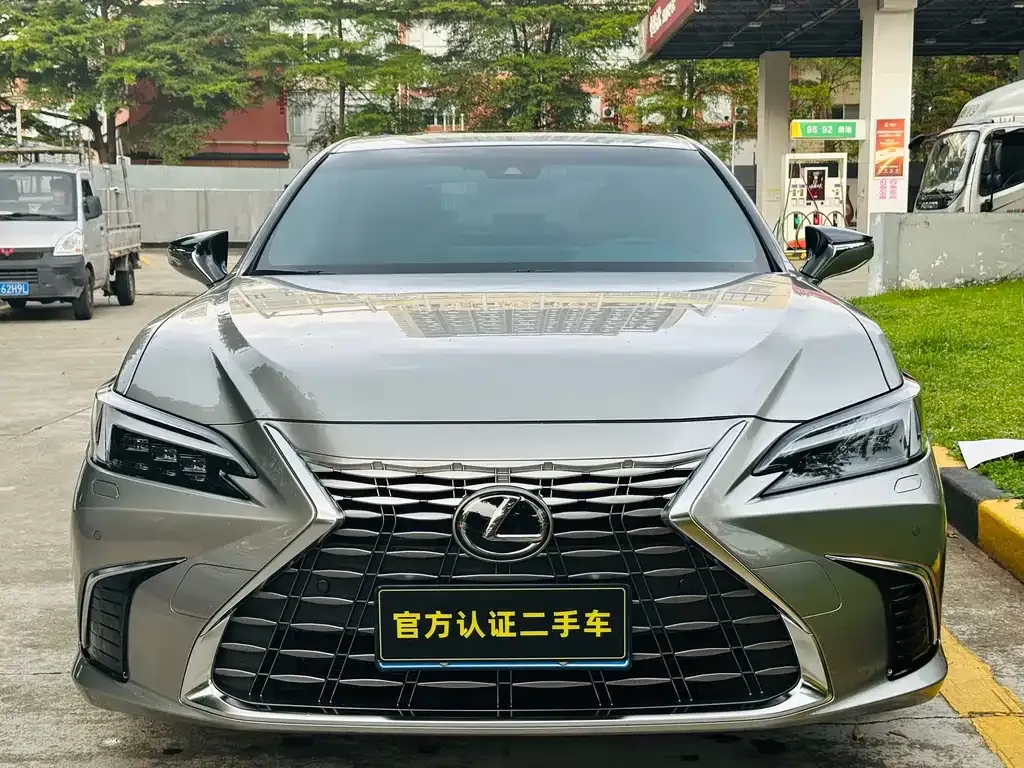 Lexus ES — фото 10