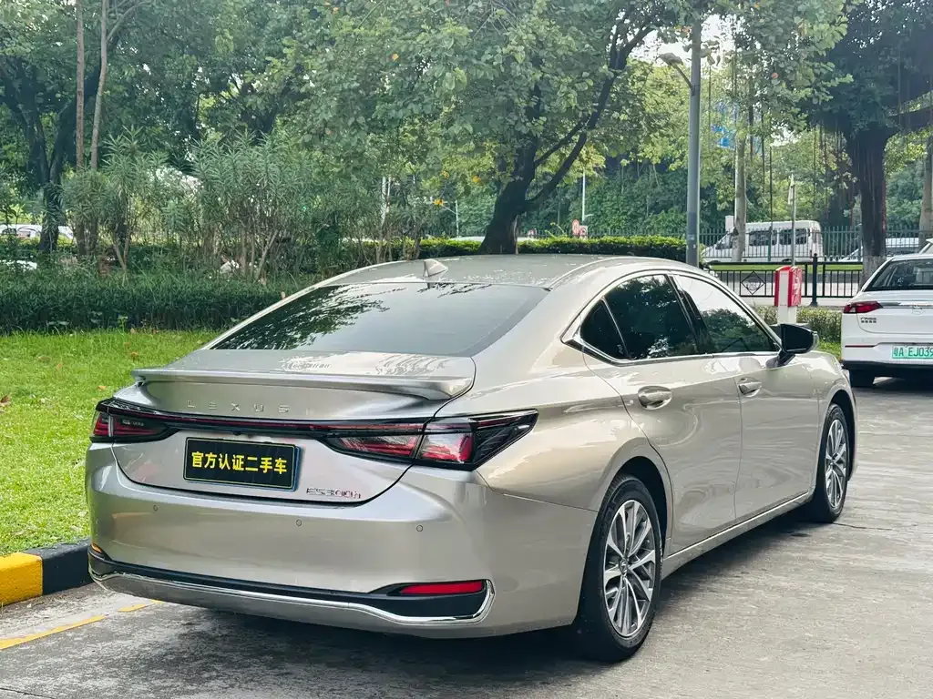 Lexus ES — фото 6