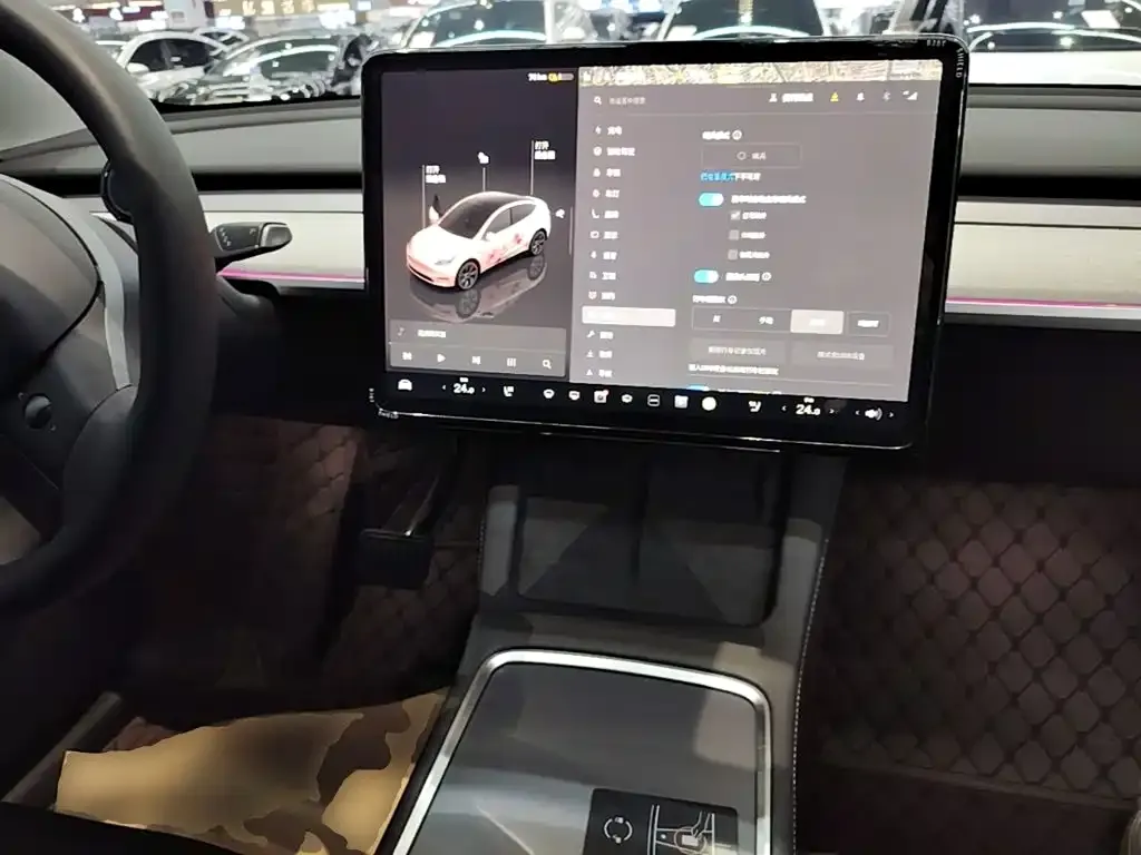 Tesla Model Y — фото 10