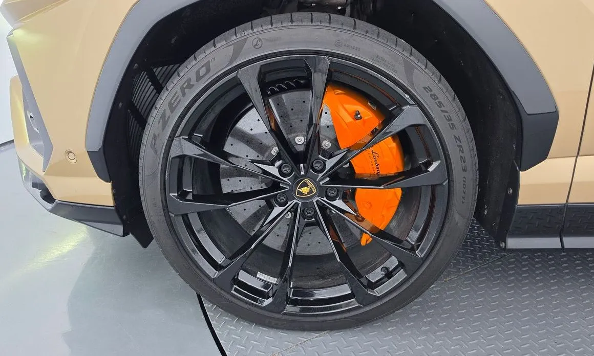 Lamborghini Urus — фото 8