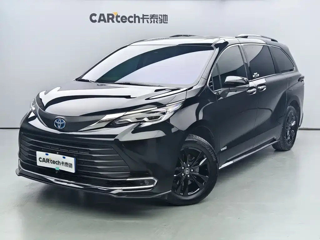 Toyota Sienna — фото 1