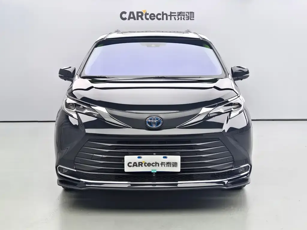 Toyota Sienna — фото 10