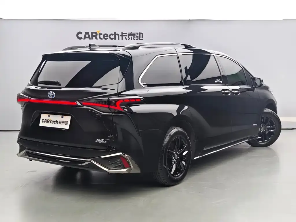 Toyota Sienna — фото 5