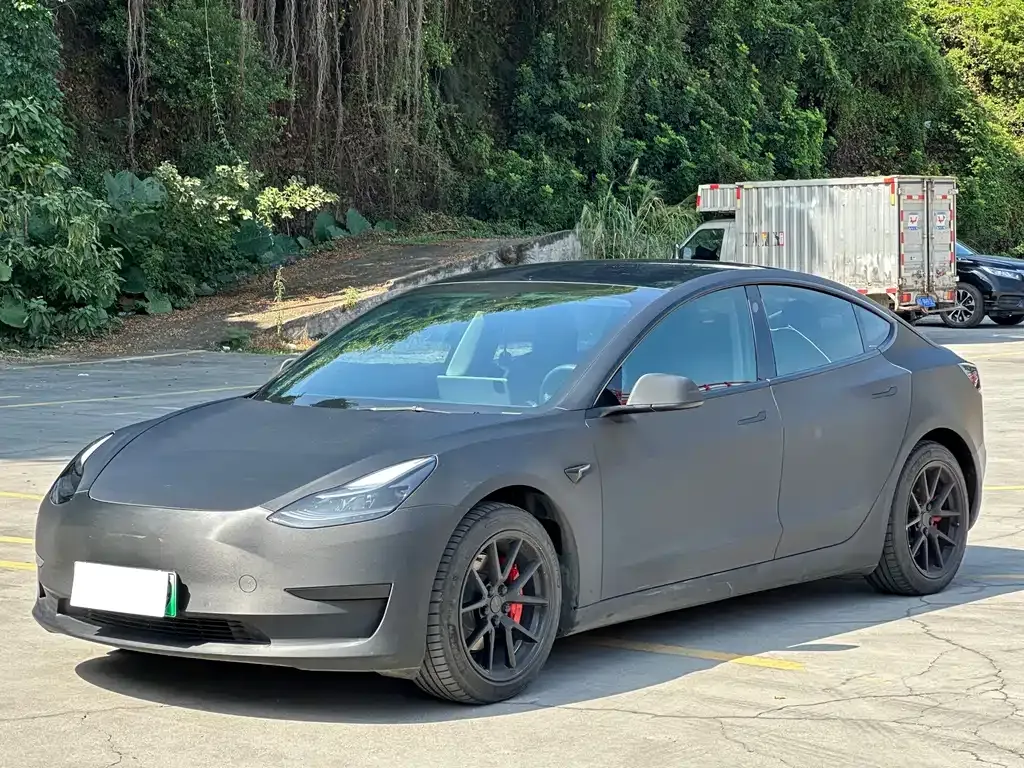 Tesla Model 3 — фото 1
