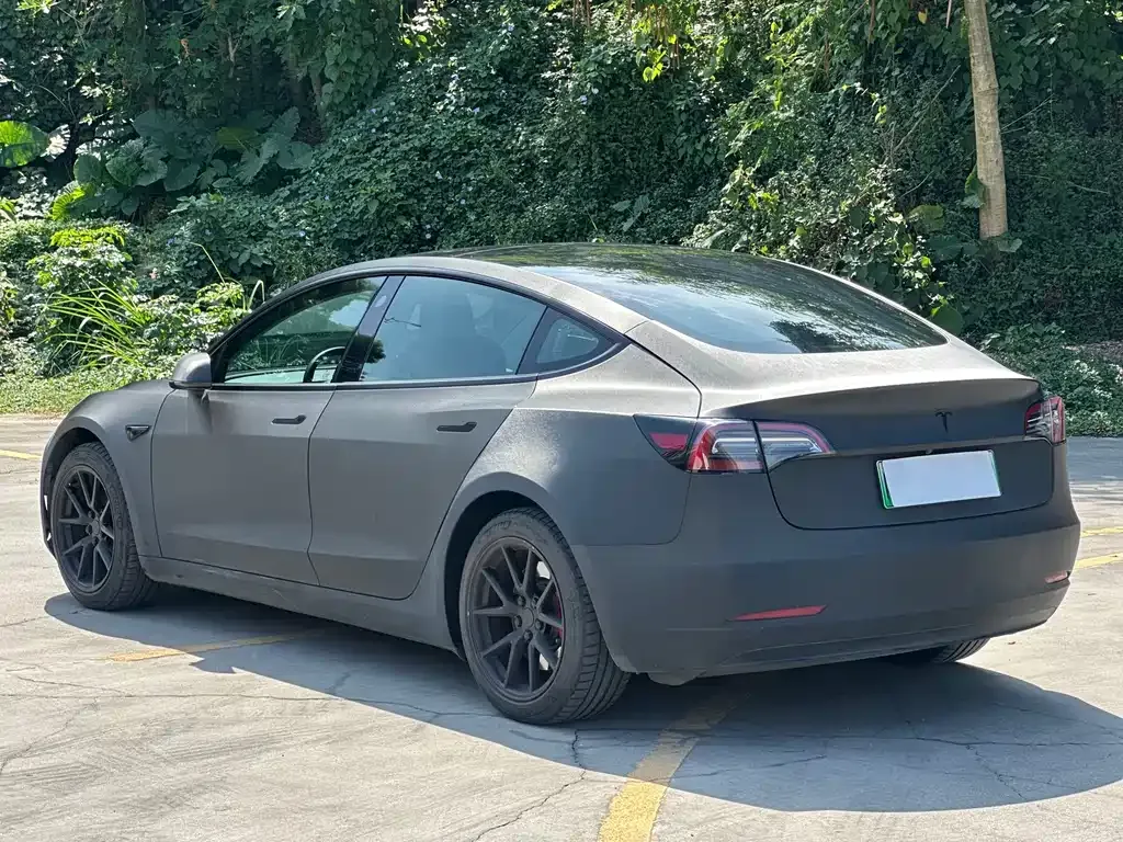 Tesla Model 3 — фото 8