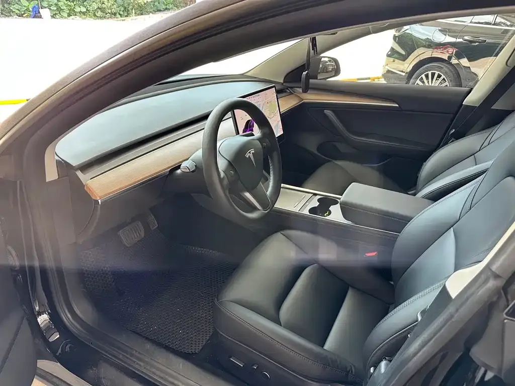 Tesla Model 3 — фото 4