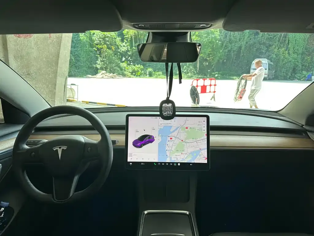 Tesla Model 3 — фото 3