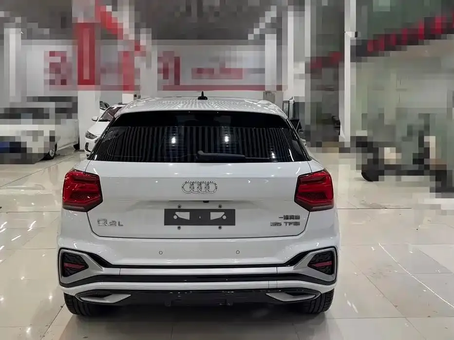 Audi Q2L — фото 8
