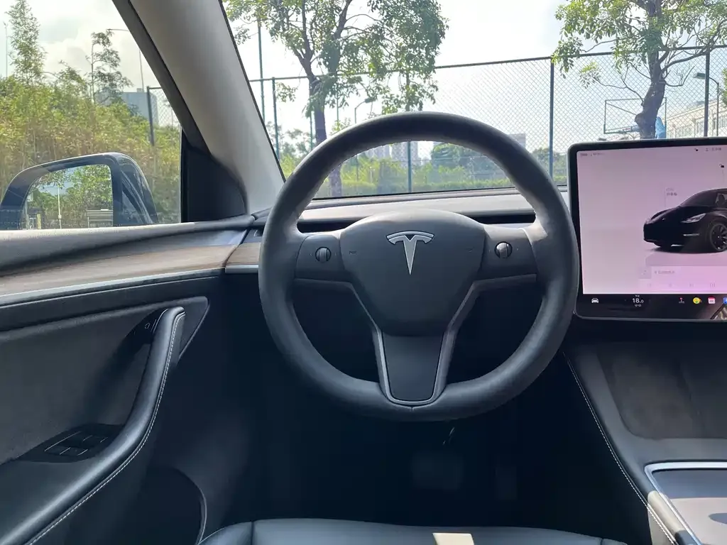 Tesla Model Y — фото 8