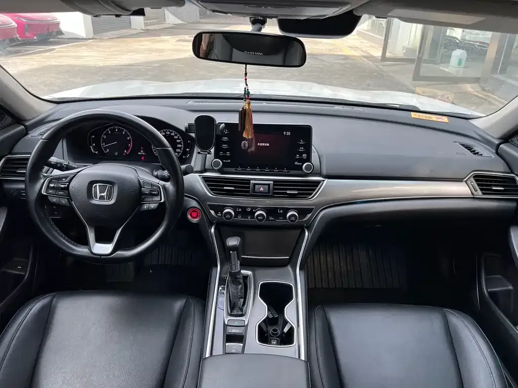 Honda Accord — фото 9