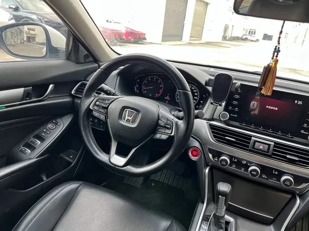 Honda Accord — фото 4
