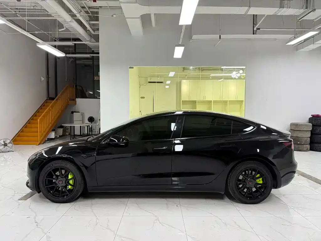 Tesla Model 3 — фото 10