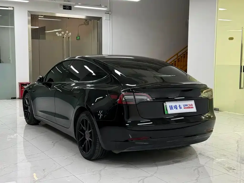 Tesla Model 3 — фото 2