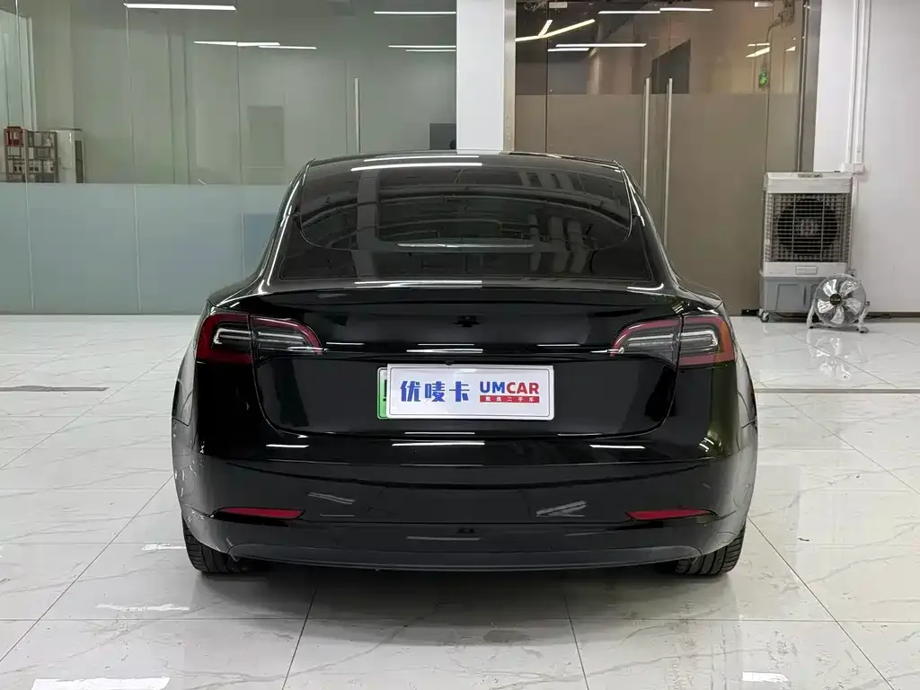 Tesla Model 3 — фото 8