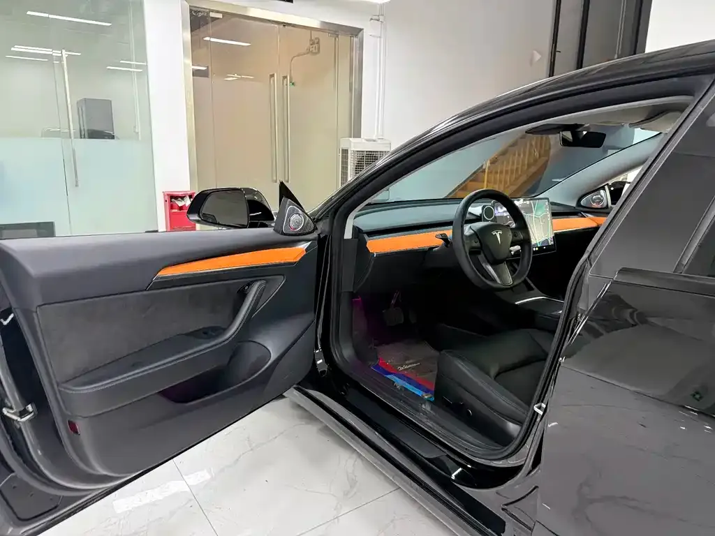 Tesla Model 3 — фото 9