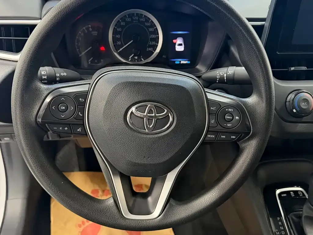 Toyota Corolla — фото 10