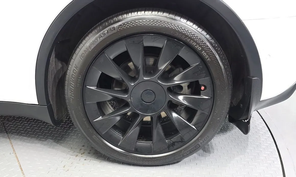 Tesla Model Y — фото 8