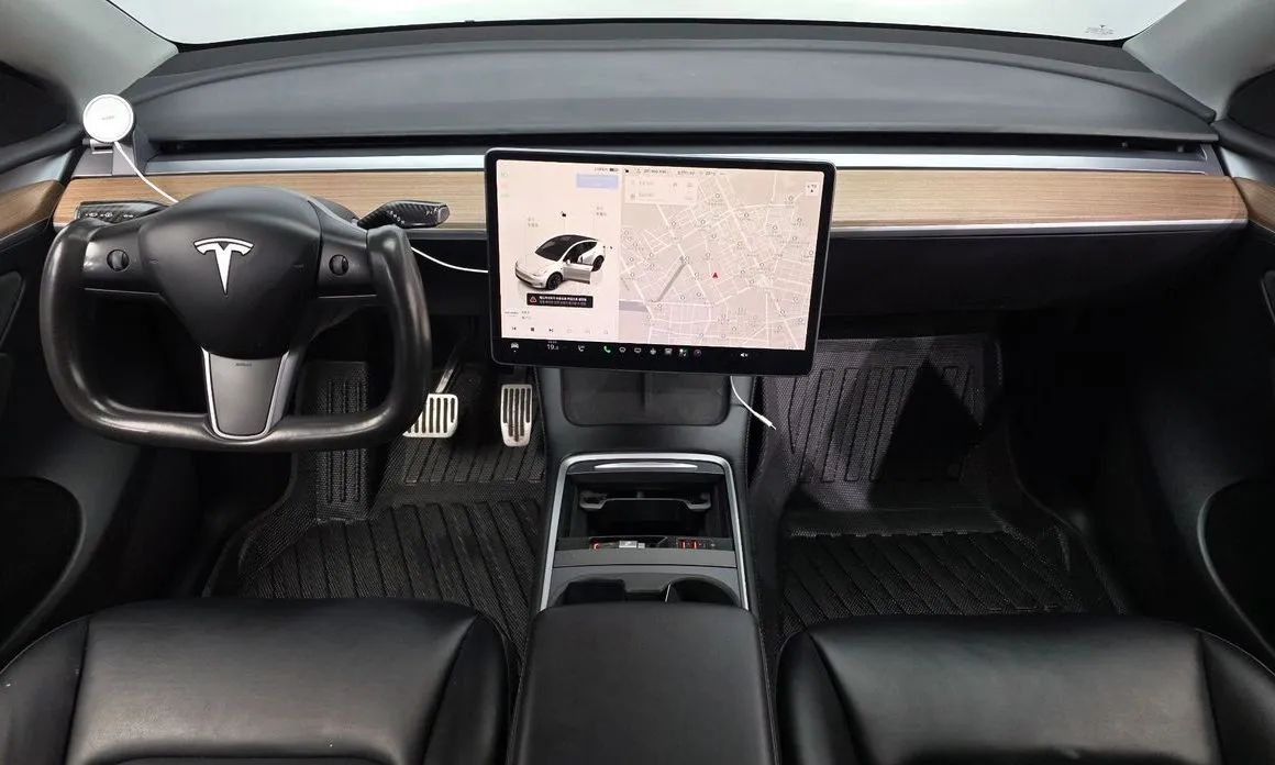 Tesla Model Y — фото 10