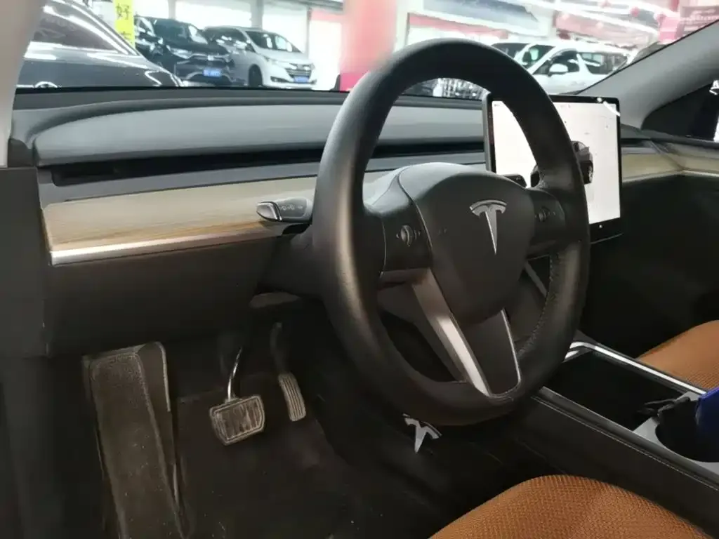 Tesla Model Y — фото 4