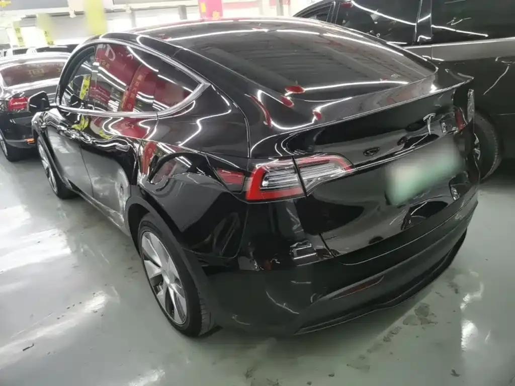 Tesla Model Y — фото 9