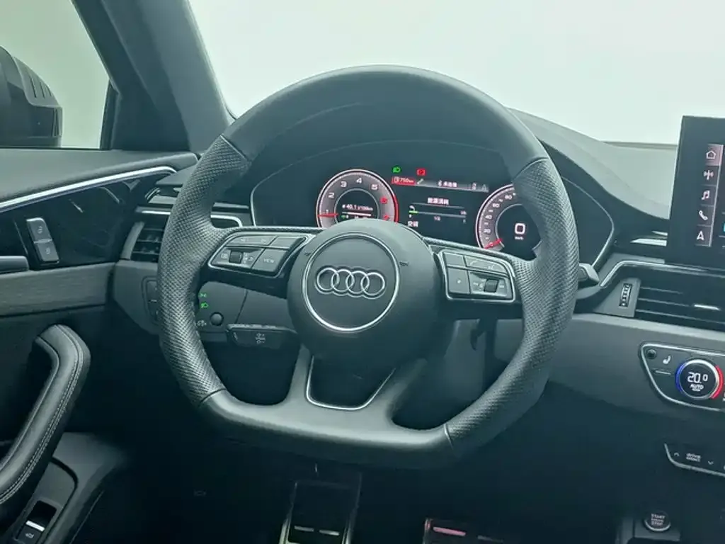 Audi A4L — фото 10
