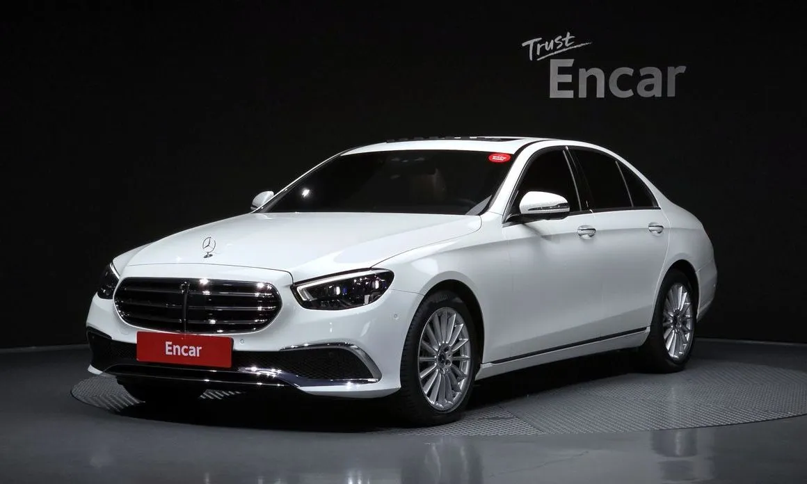 Mercedes-Benz E-Class — фото 1