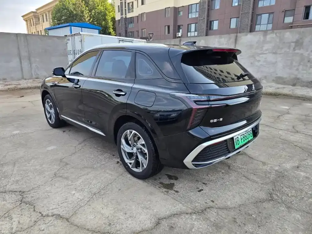 Hongqi HS3 PHEV — фото 3