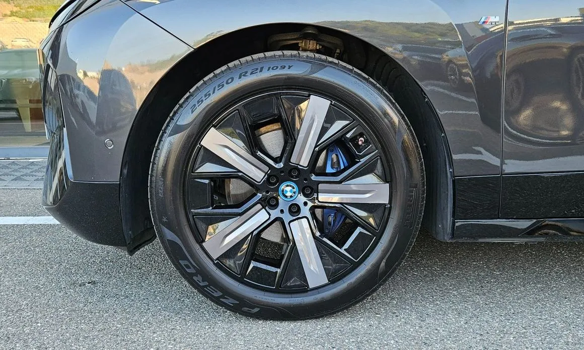 BMW iX — фото 10
