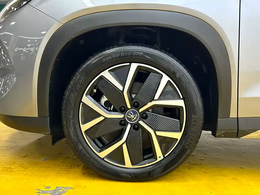 BYD L DM-i — фото 4