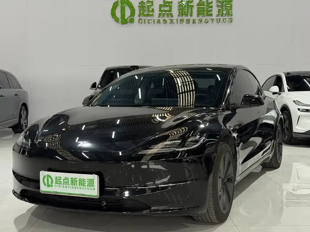 Tesla Model 3 — фото 1
