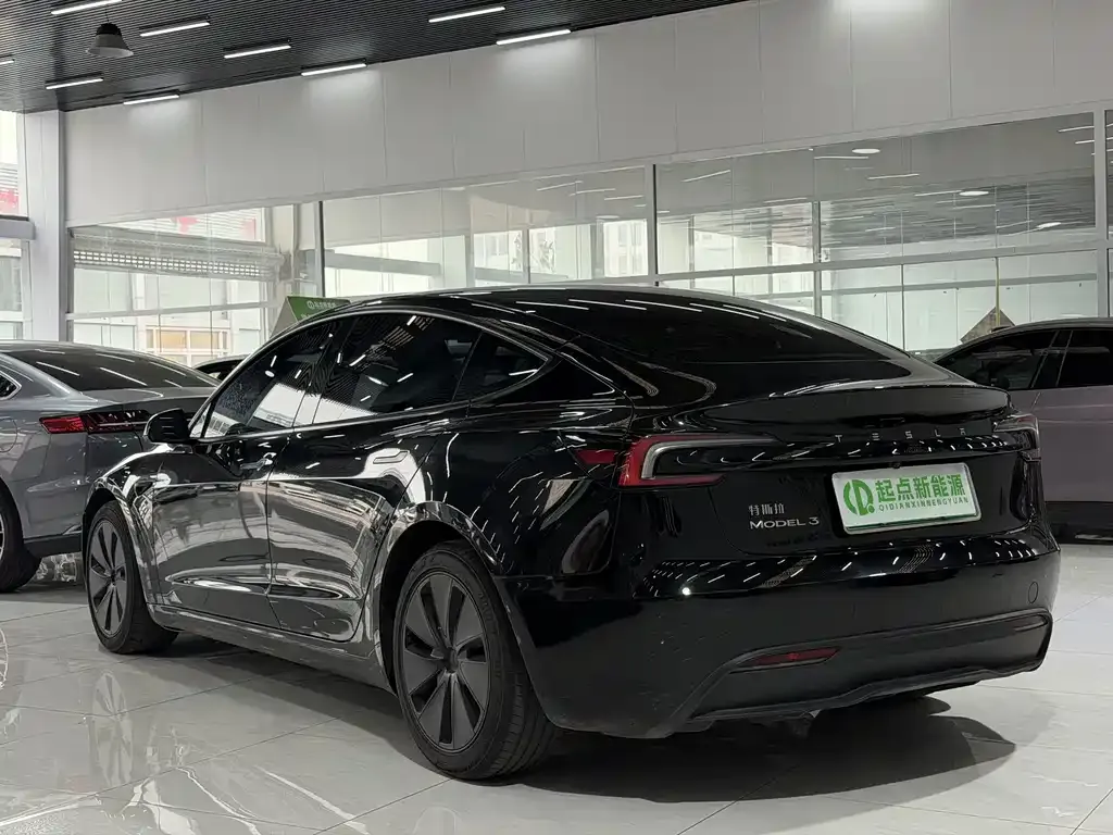 Tesla Model 3 — фото 3