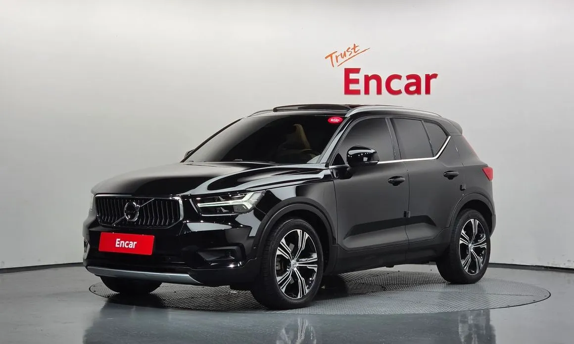 Volvo XC40 — фото 1