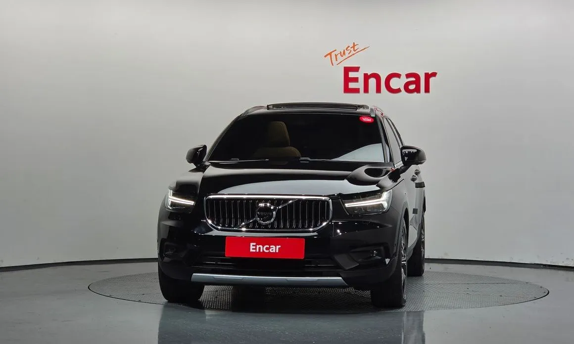 Volvo XC40 — фото 4