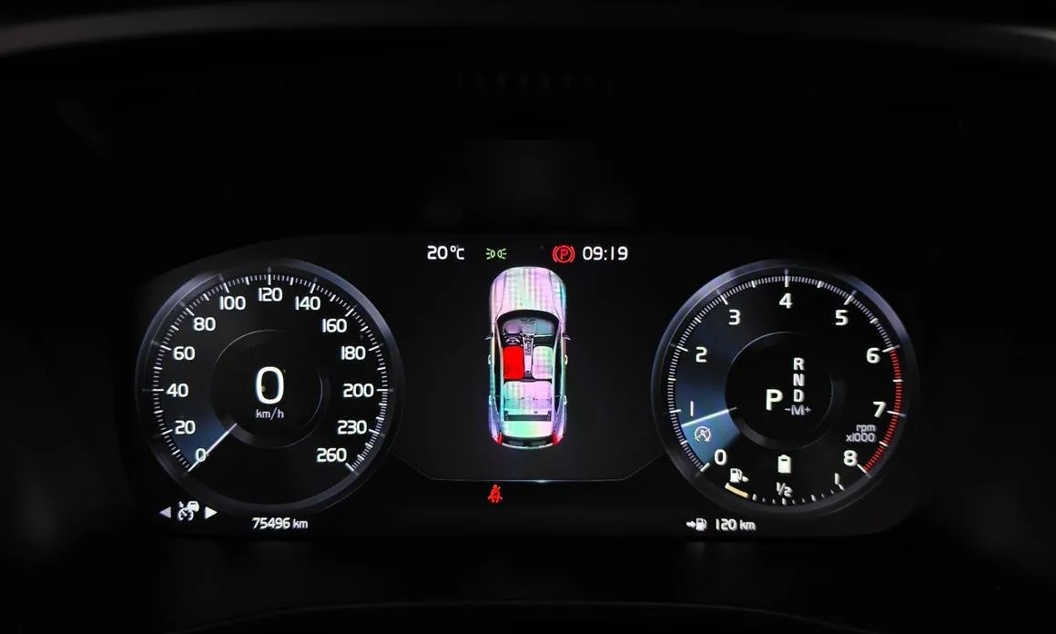 Volvo XC40 — фото 2