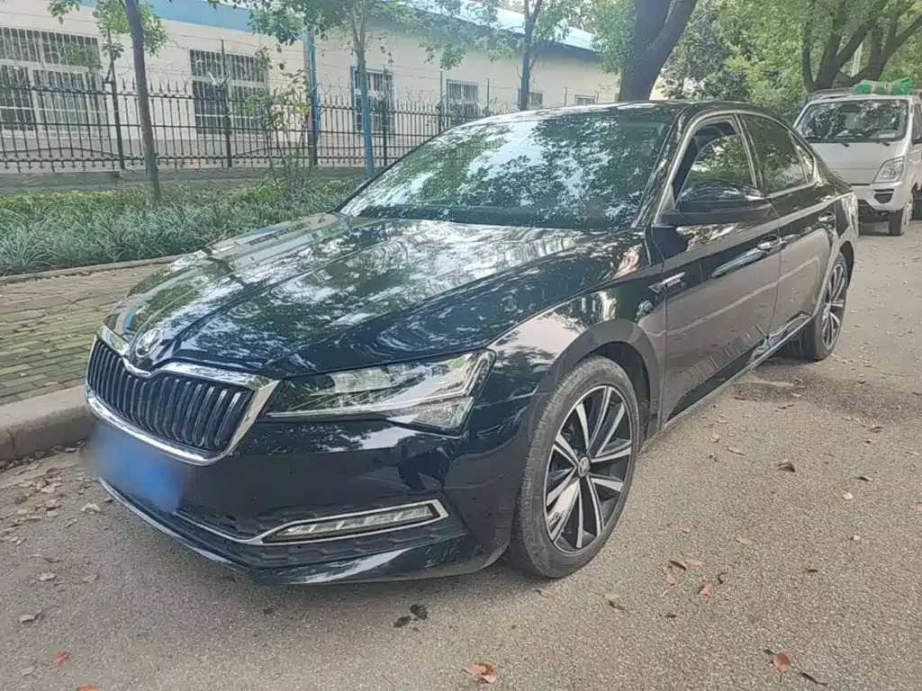 Skoda Superb — фото 7
