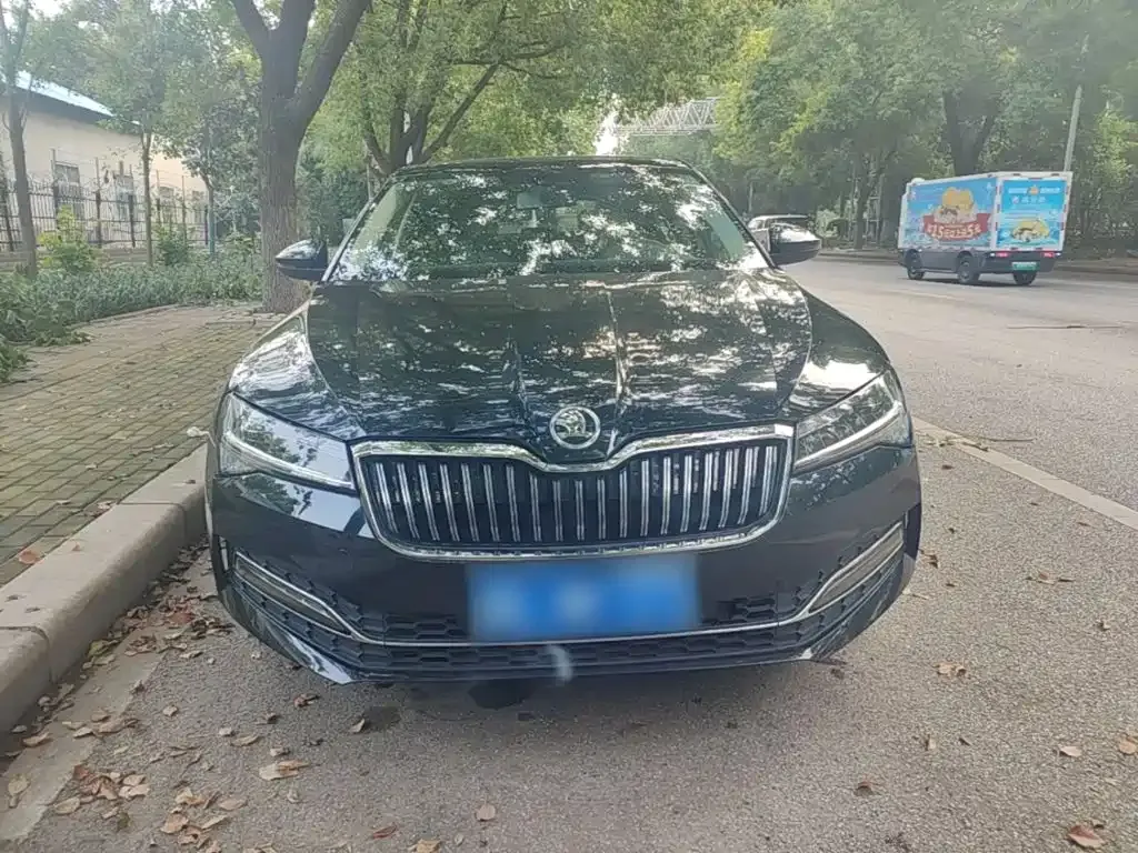 Skoda Superb — фото 8
