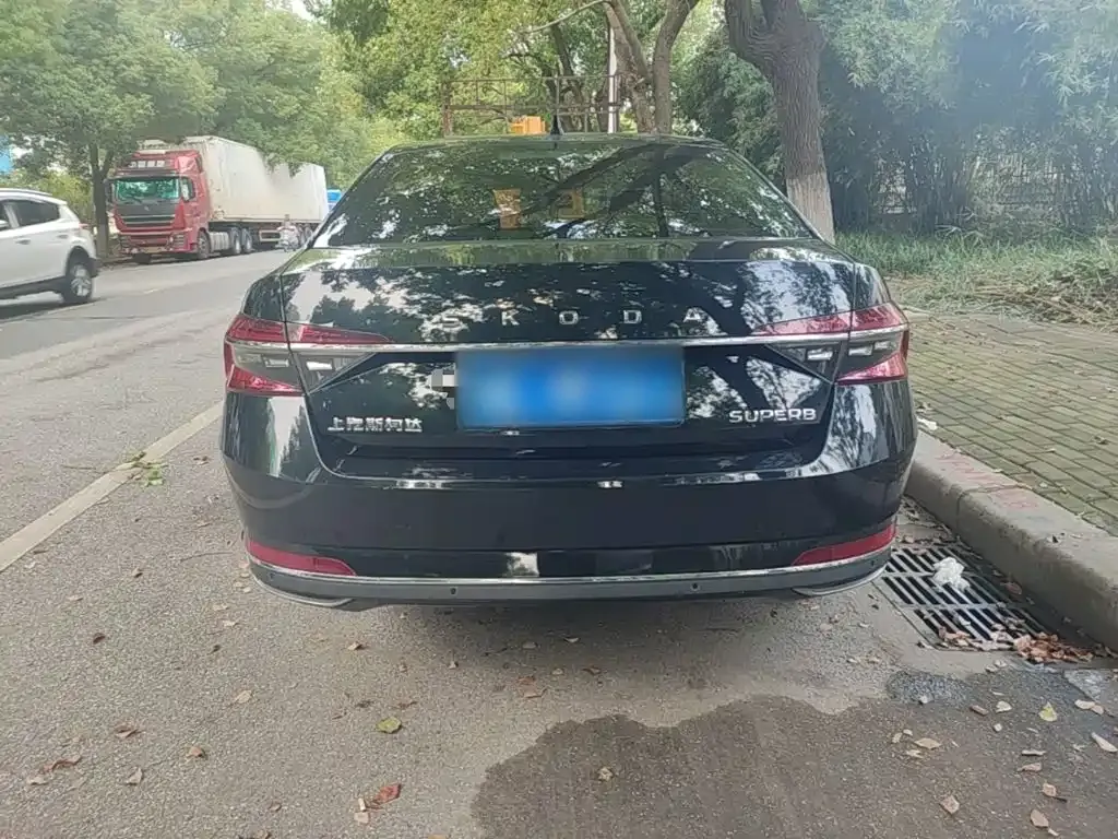Skoda Superb — фото 10