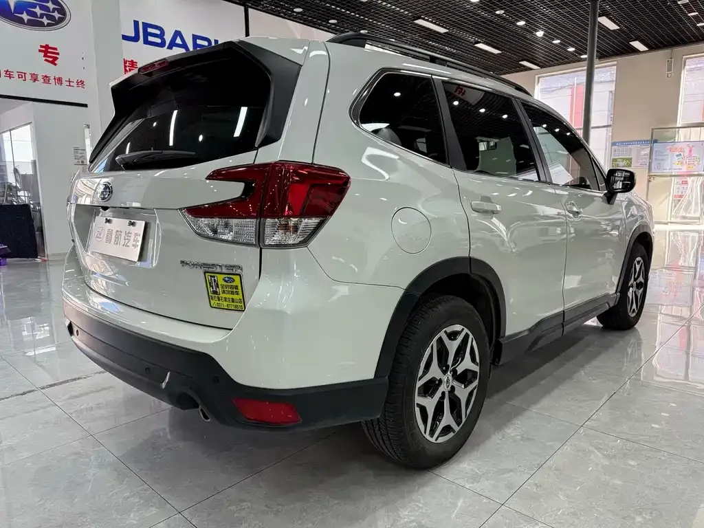 Subaru Forester — фото 7