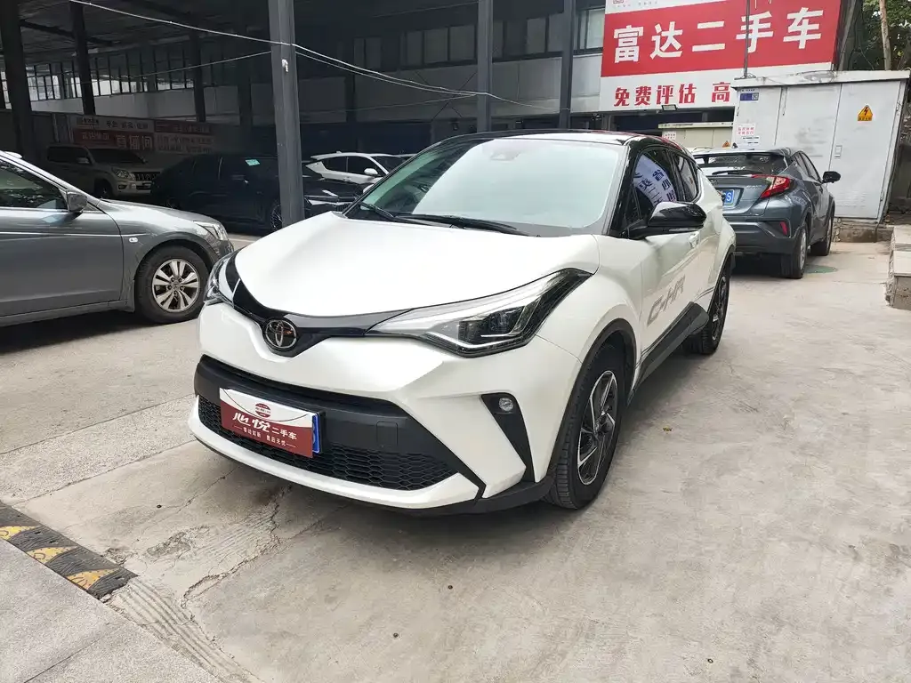 Toyota C-HR — фото 1