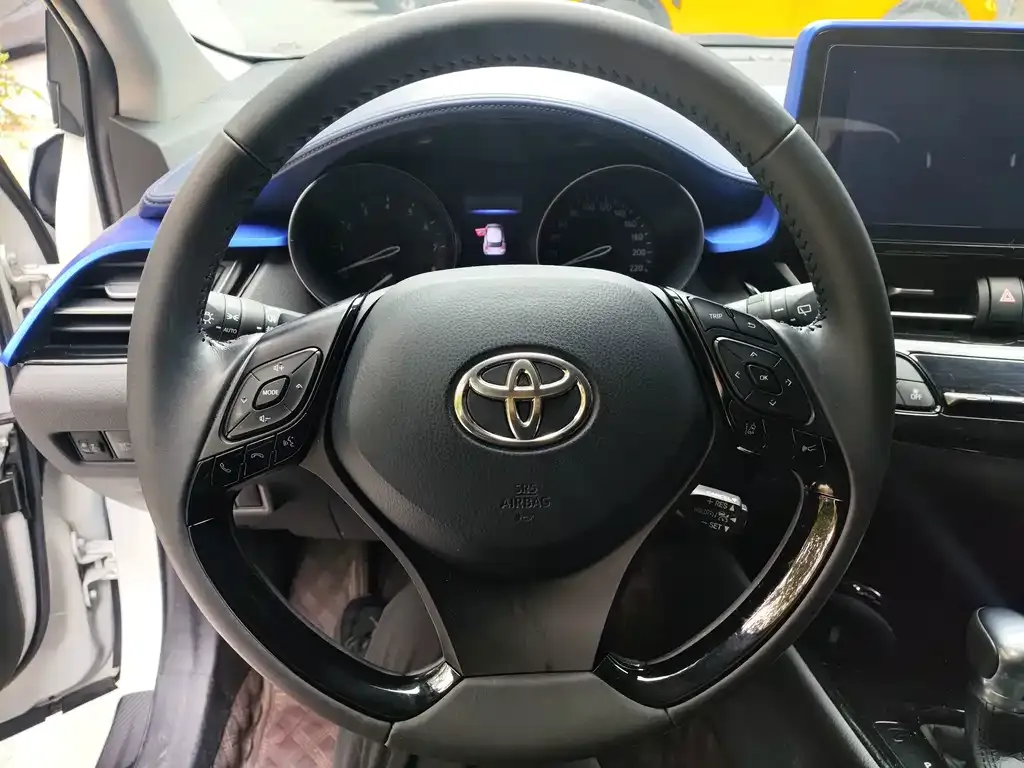 Toyota C-HR — фото 4