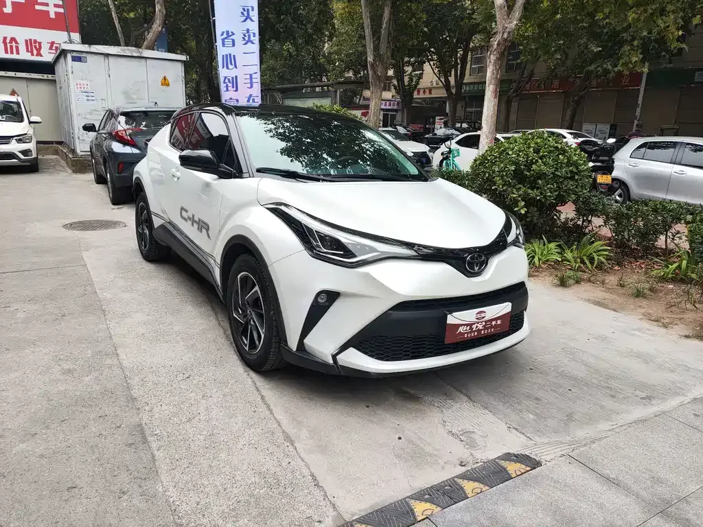 Toyota C-HR — фото 8
