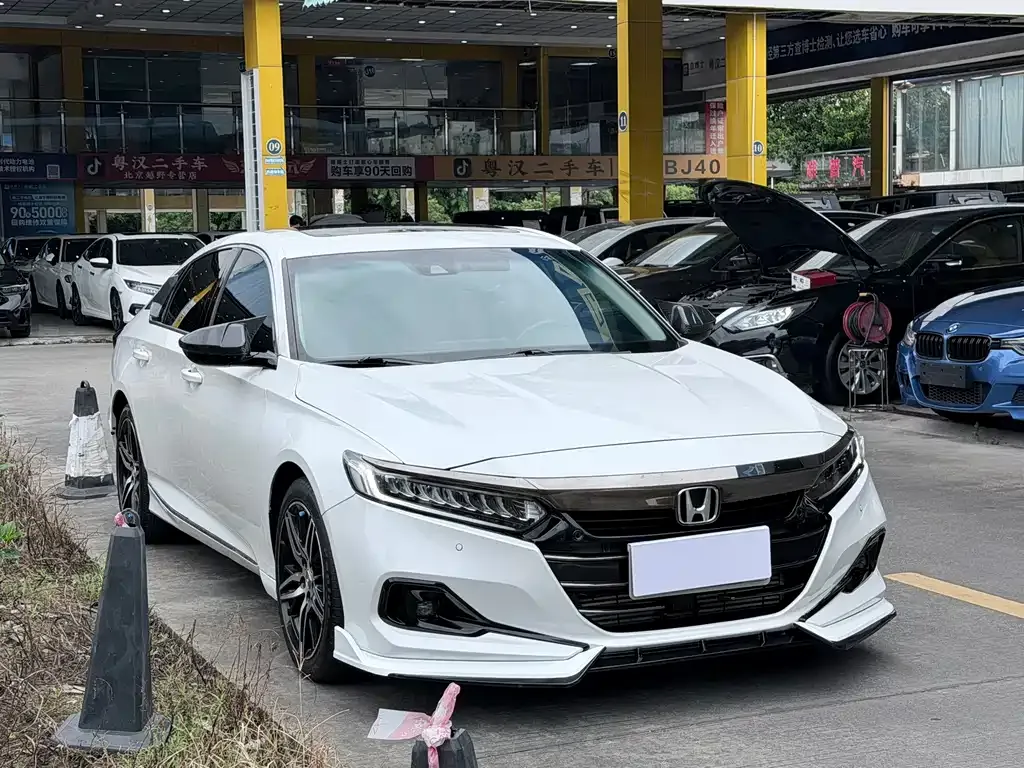 Honda Accord — фото 10