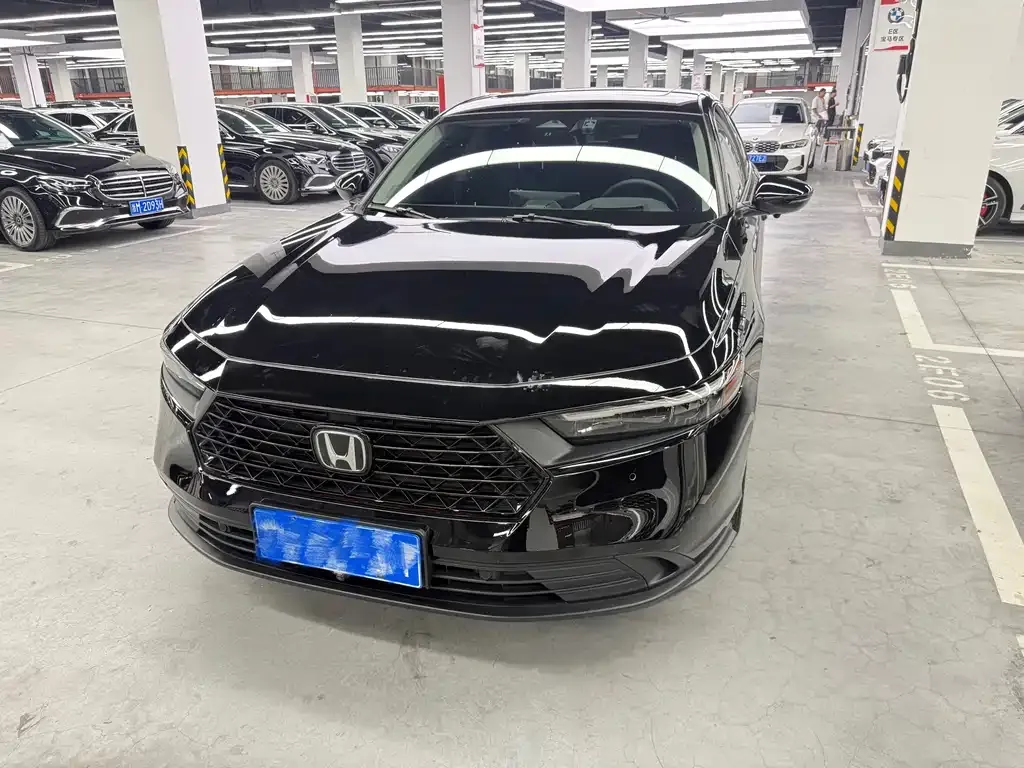 Honda Accord — фото 1