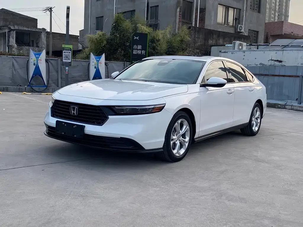 Honda Accord — фото 1