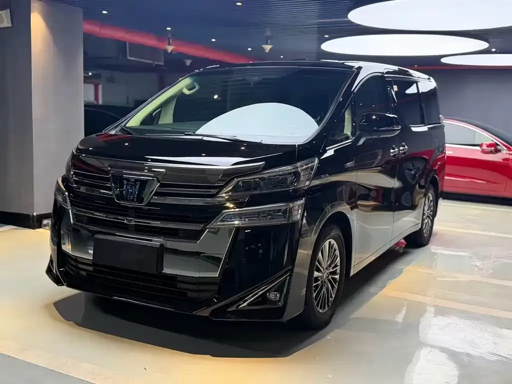 Toyota Vellfire — фото 1
