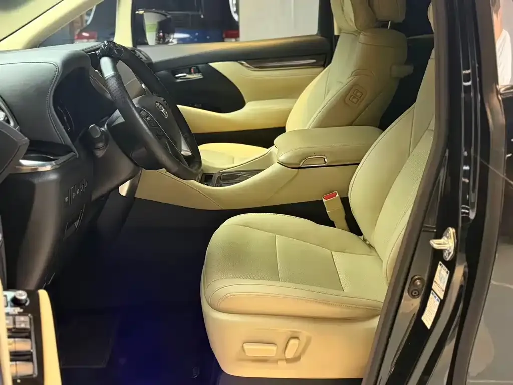 Toyota Vellfire — фото 3