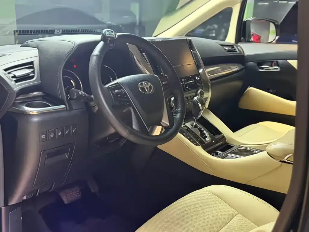 Toyota Vellfire — фото 8
